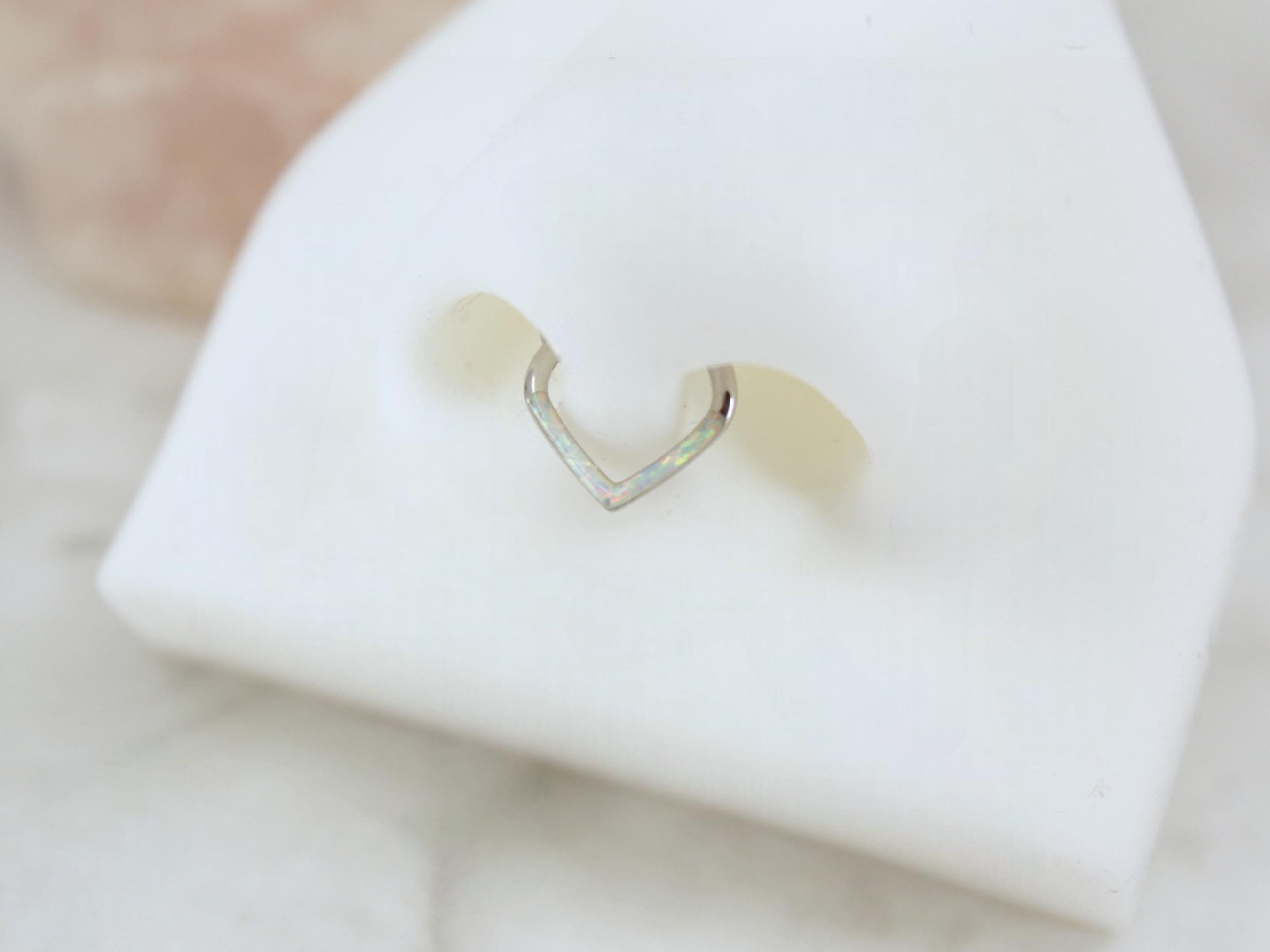 16g Titanium Opal Septum Clicker Hoop, V shape Simple Opal Chevron Hinged Hoop Ring, 16g 8mm 10mm Septum Piercing Nose Piercing Jewelry