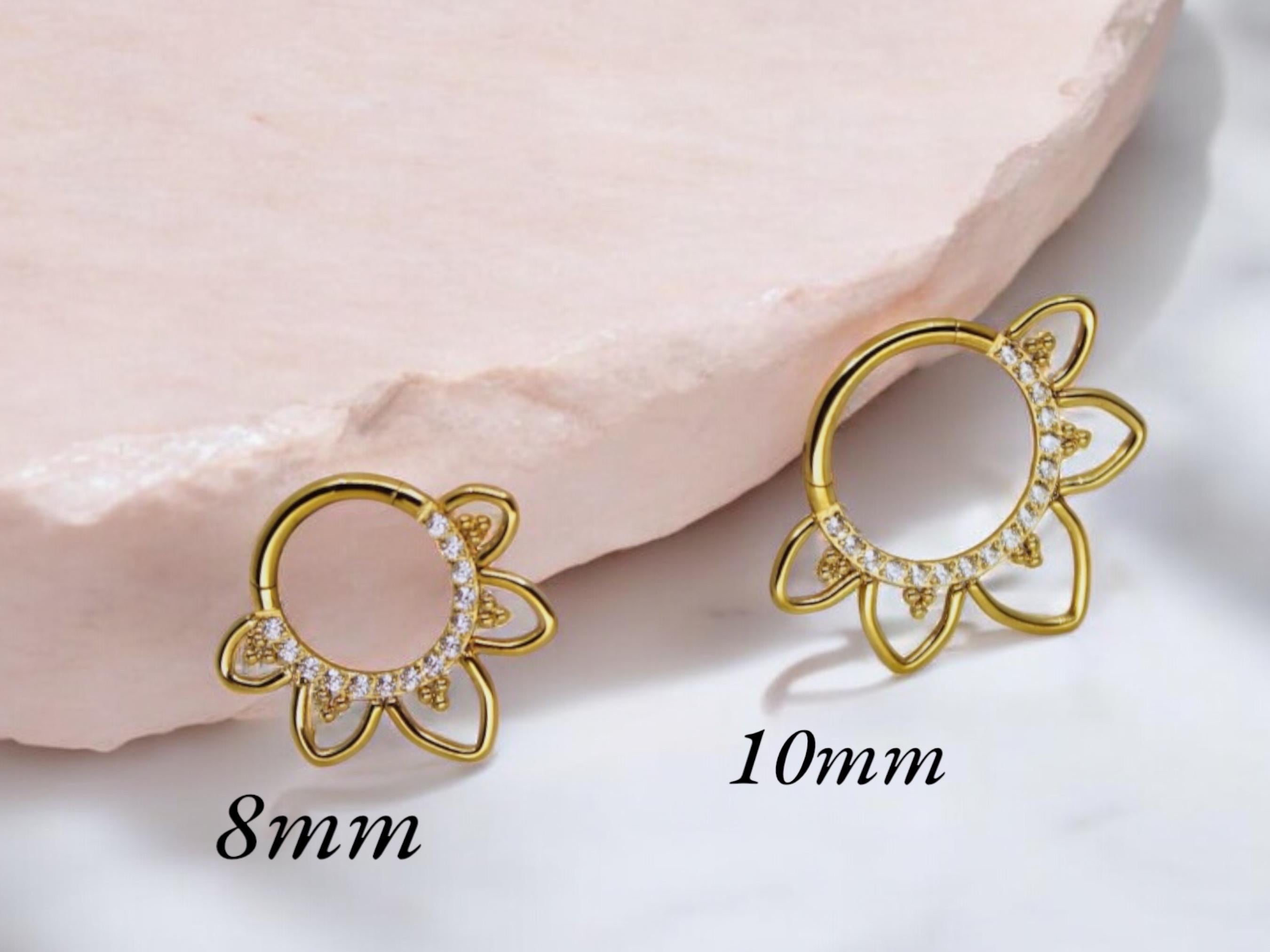 Gold Titanium Septum Clicker Hoop Ring, Heart Sparkling Gem Front Decor Septum Piercing, 16G Gold Septum Nose Piercing Body Jewelry