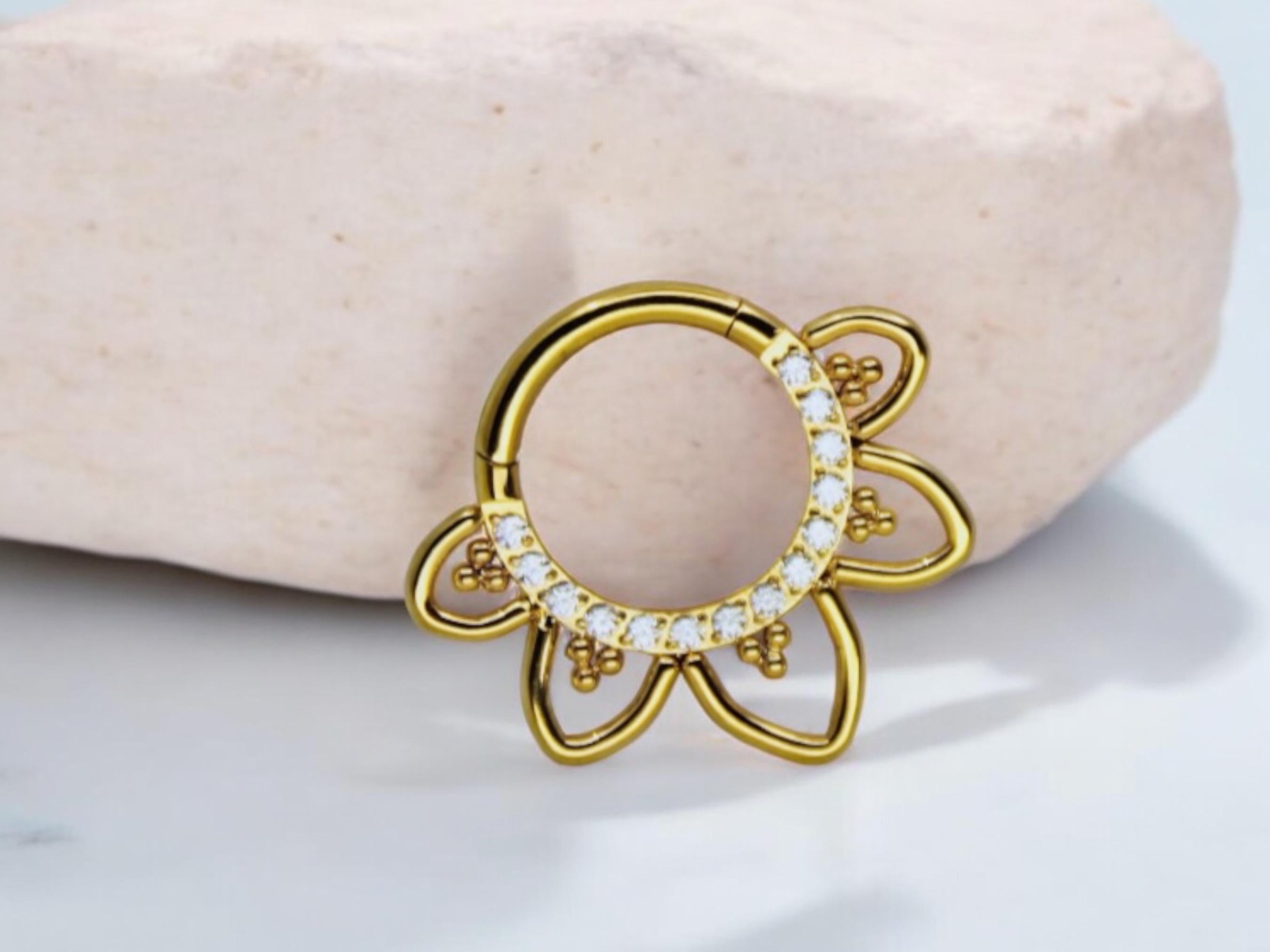 Gold Titanium Septum Clicker Hoop Ring, Heart Sparkling Gem Front Decor Septum Piercing, 16G Gold Septum Nose Piercing Body Jewelry