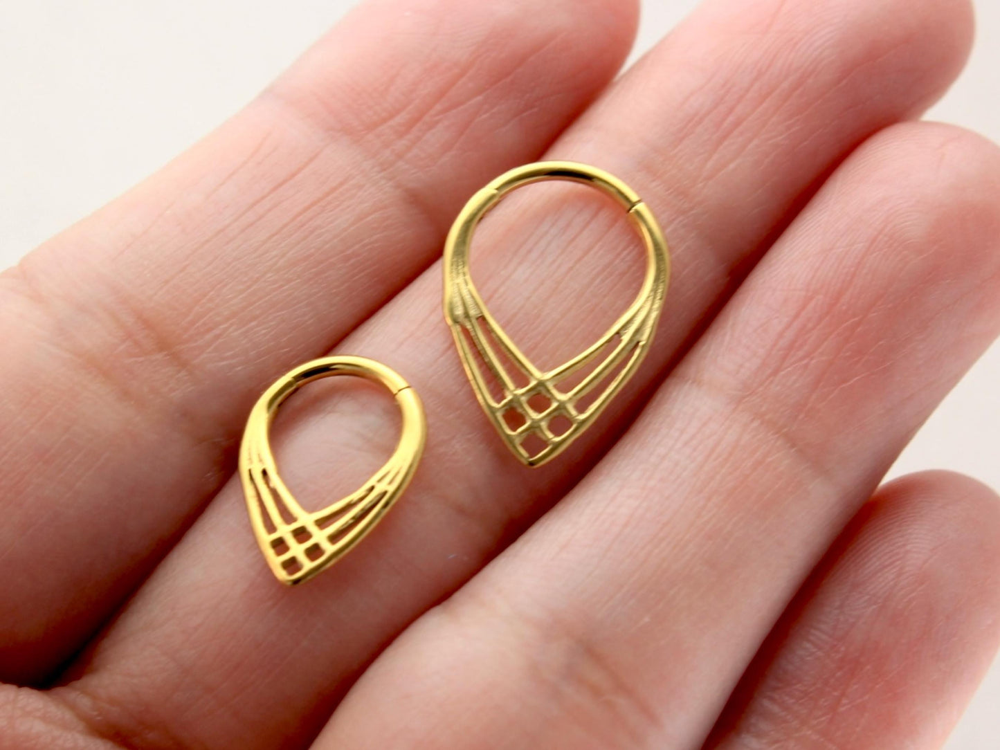 16g Gold Titanium Septum Clicker Ring, V Shape Chevron Gold Hinged Segment Septum Ring,Titanium Septum Piercing, Nose Piercing, Body Jewelry
