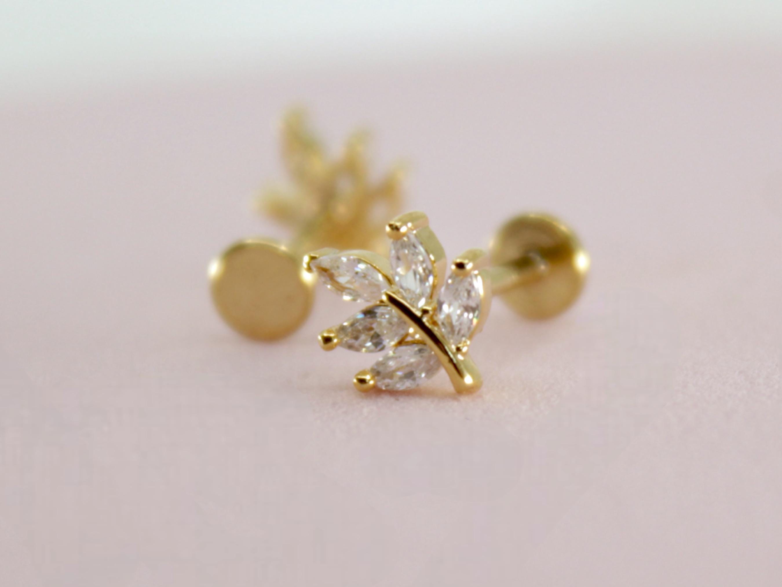 18G Titanium Push In Monroe Labret, Threadless Flat Back Floral Stud Cartilage Piercing, Conch Piercing, Tragus Stud, Flat Back Stud Earring