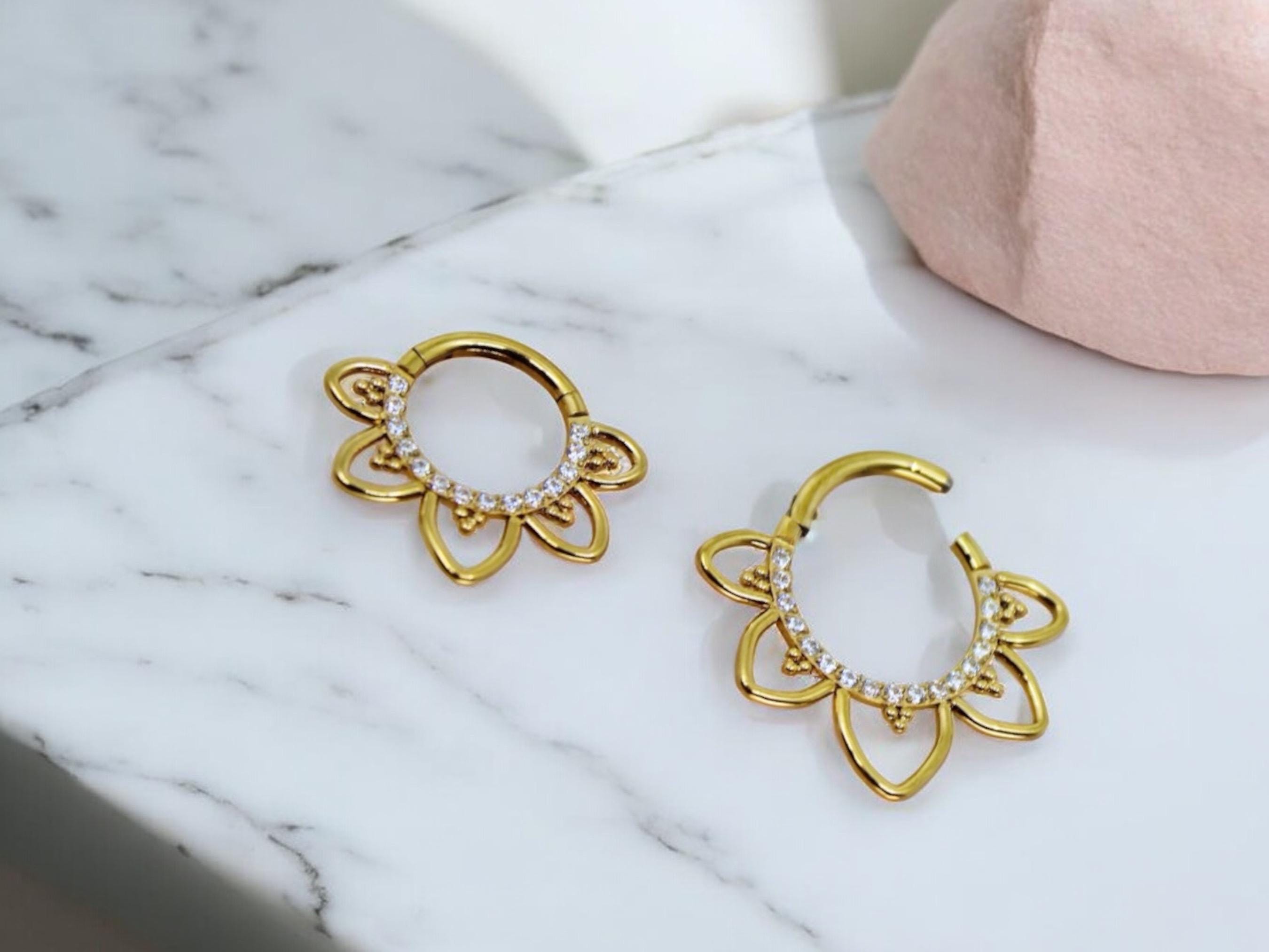 Gold Titanium Septum Clicker Hoop Ring, Heart Sparkling Gem Front Decor Septum Piercing, 16G Gold Septum Nose Piercing Body Jewelry