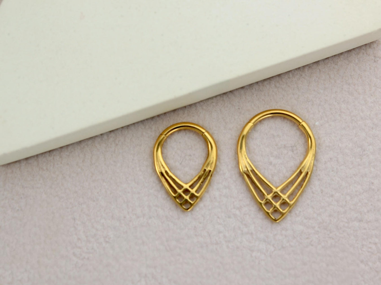 16g Gold Titanium Septum Clicker Ring, V Shape Chevron Gold Hinged Segment Septum Ring,Titanium Septum Piercing, Nose Piercing, Body Jewelry