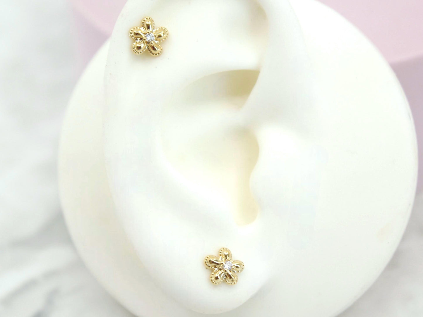 Gold Titanium Threadless Push-In Labret with  CZ Crystal Flower Top, 18g Body Jewelry for Lip, Nose, Cartilage, Tragus Piercing  Jewelry