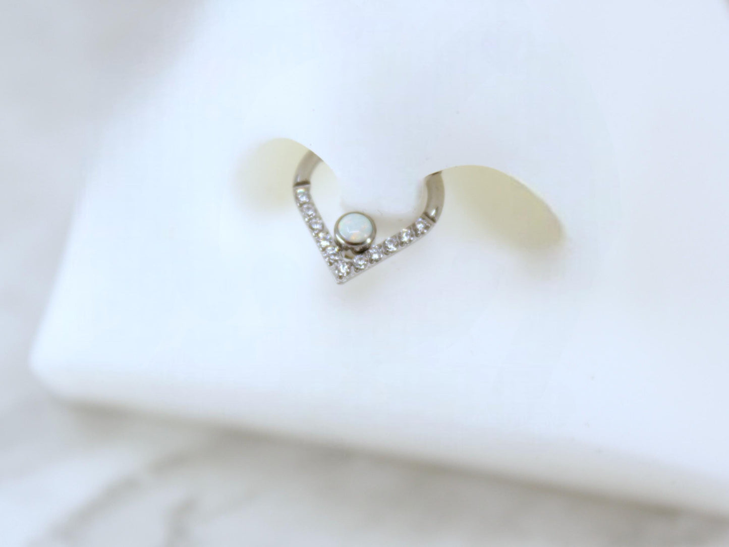 16g Titanium Septum Clicker Hoop, V shape Opal Gem Chevron Hinged Hoop Ring, 16g 8mm 10mm Septum Piercing Nose Piercing Jewelry