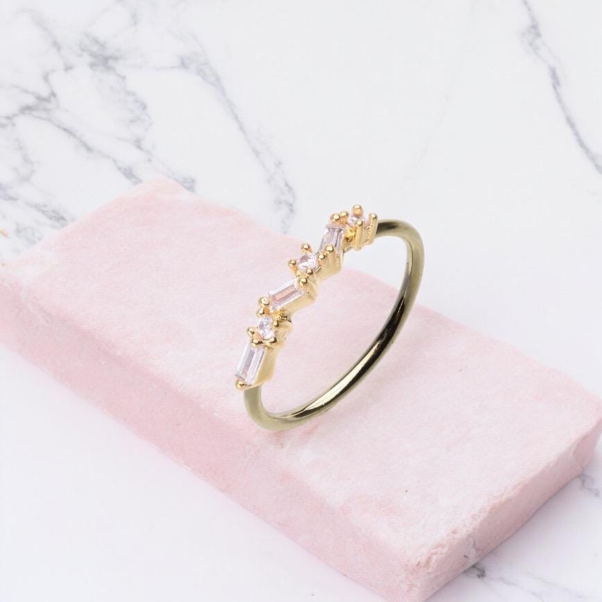 20g Pink Baguette Nose Ring Hoop.  Zig Zag Decor Bendable Nose Ring. Nose Piercing jewelry.