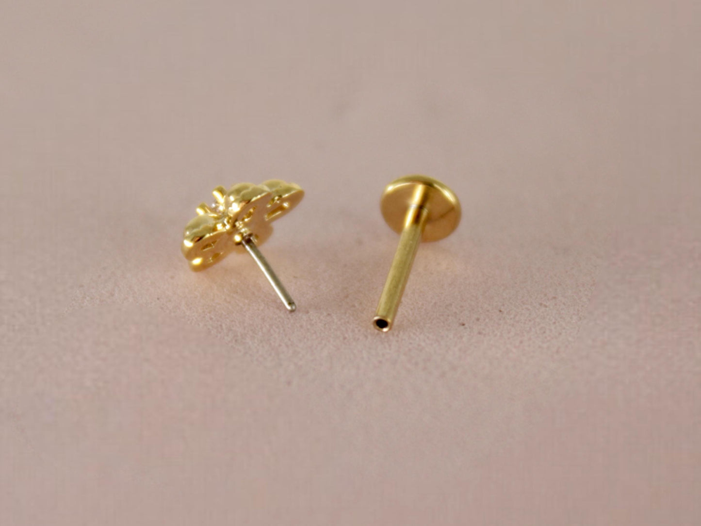 Gold Titanium Threadless Push-In Labret with  CZ Crystal Flower Top, 18g Body Jewelry for Lip, Nose, Cartilage, Tragus Piercing  Jewelry