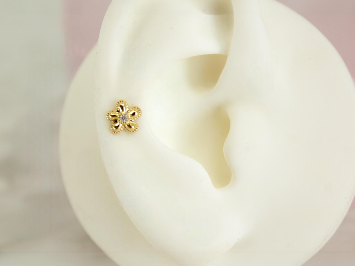 Gold Titanium Threadless Push-In Labret with  CZ Crystal Flower Top, 18g Body Jewelry for Lip, Nose, Cartilage, Tragus Piercing  Jewelry