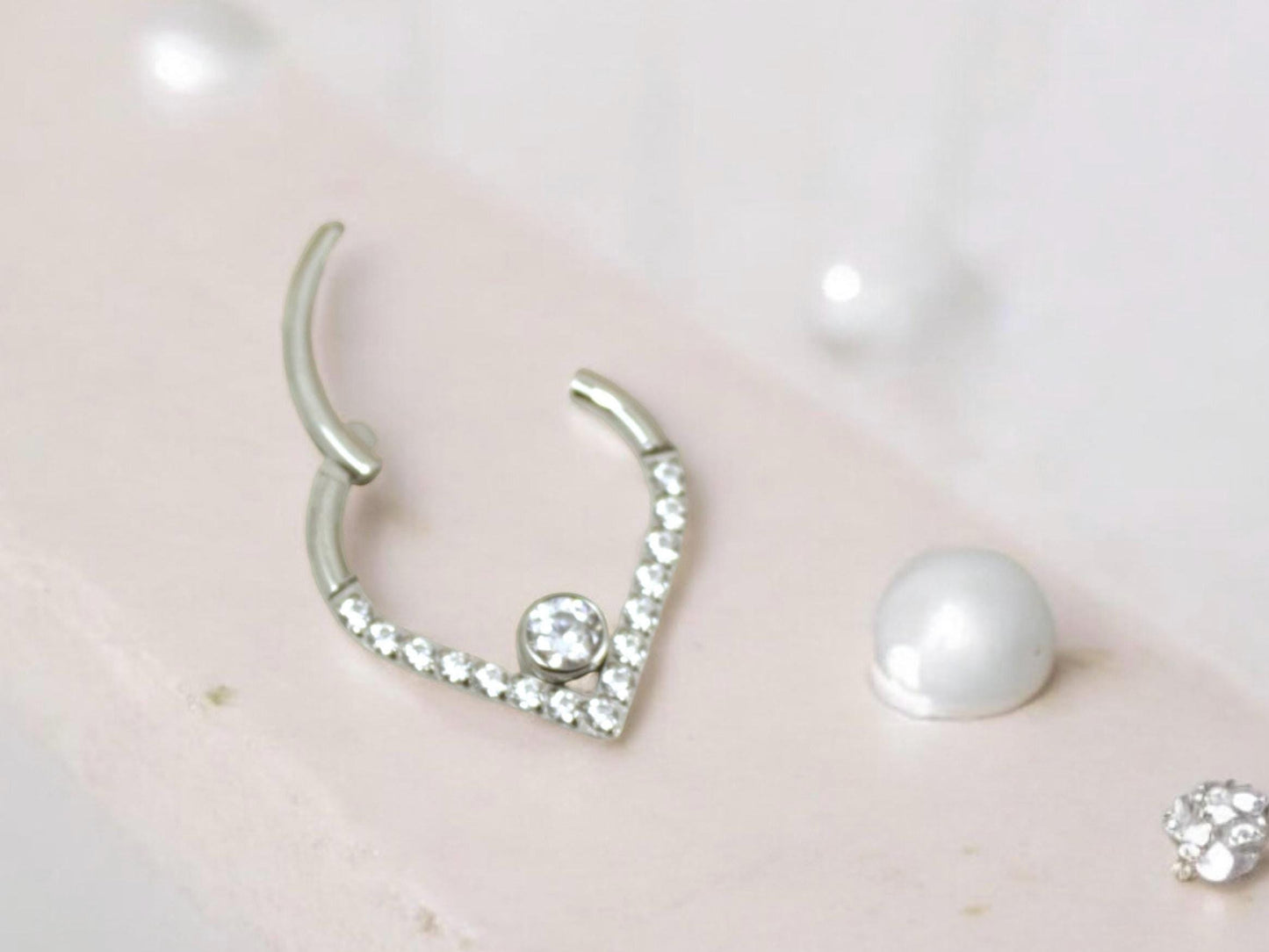 16g Titanium Septum Clicker Hoop, V shape Dainty Chevron Hinged Hoop Ring, 16g 8mm 10mm Septum Piercing Nose Piercing Jewelry
