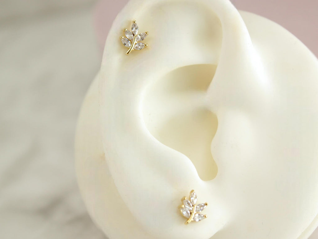18G Titanium Push In Monroe Labret, Threadless Flat Back Floral Stud Cartilage Piercing, Conch Piercing, Tragus Stud, Flat Back Stud Earring