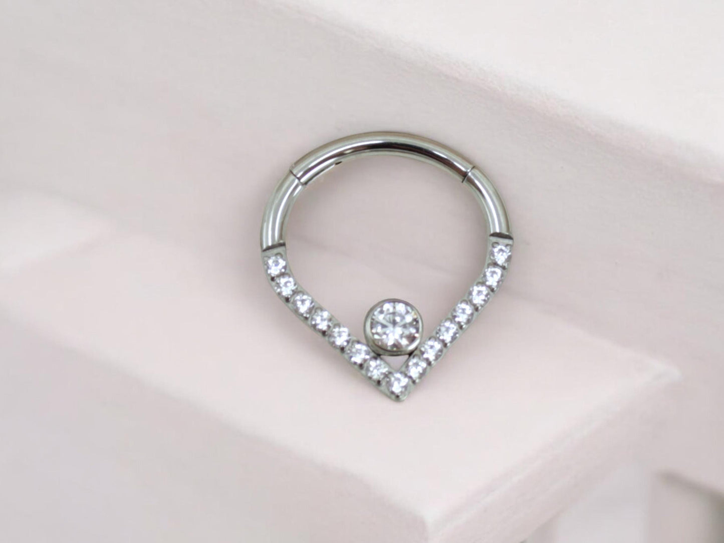 16g Titanium Septum Clicker Hoop, V shape Dainty Chevron Hinged Hoop Ring, 16g 8mm 10mm Septum Piercing Nose Piercing Jewelry