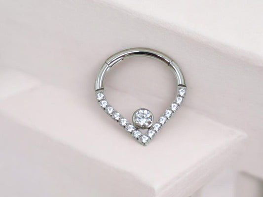 16g Titanium Septum Clicker Hoop, V shape Dainty Chevron Hinged Hoop Ring, 16g 8mm 10mm Septum Piercing Nose Piercing Jewelry