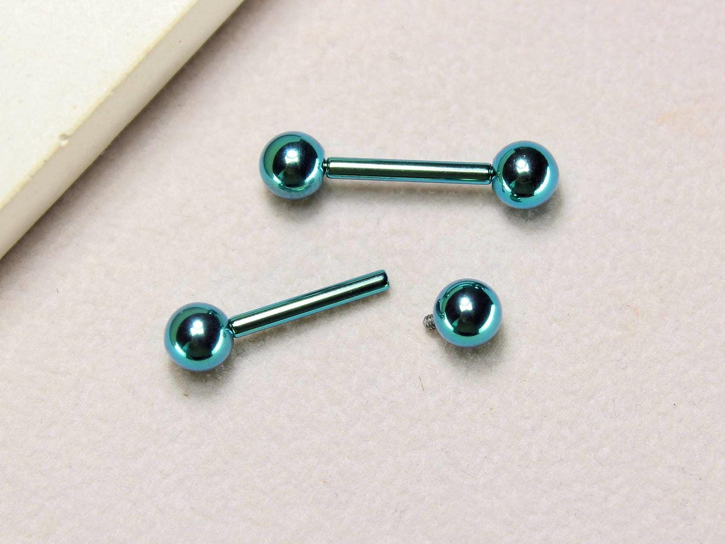 Green Titanium Nipple Ring, 14G Glossy Green Internally Threaded Nipple Piercing Barbell, Set of 2 Nipple Barbell Body Piercing Jewelry