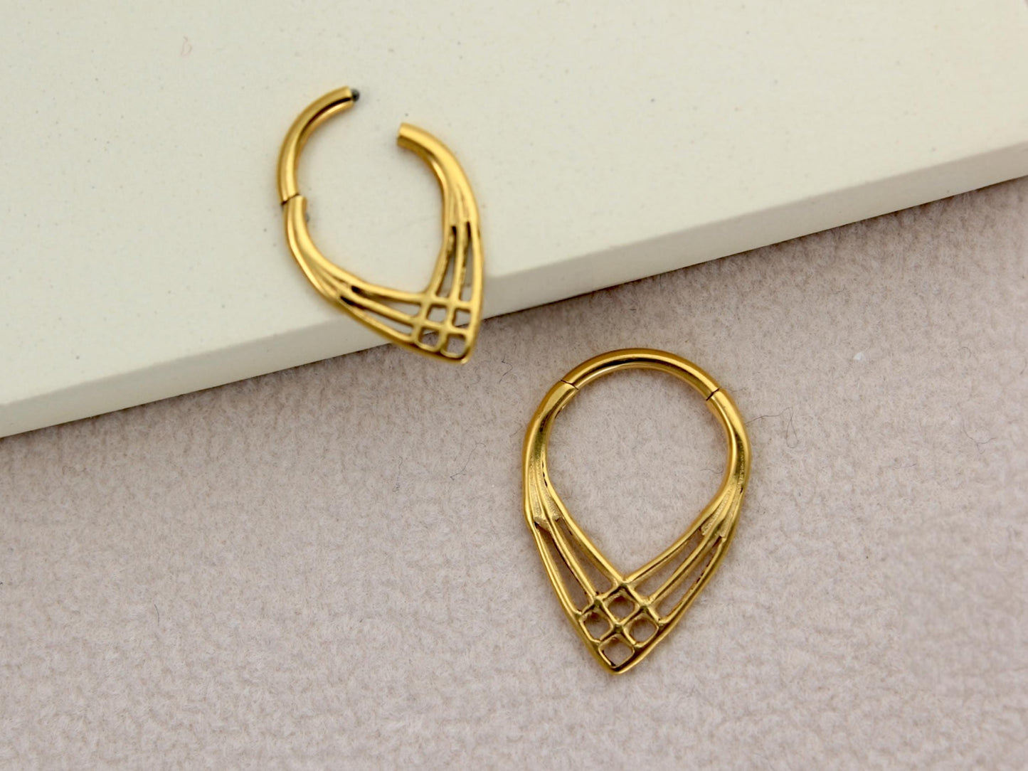 16g Gold Titanium Septum Clicker Ring, V Shape Chevron Gold Hinged Segment Septum Ring,Titanium Septum Piercing, Nose Piercing, Body Jewelry